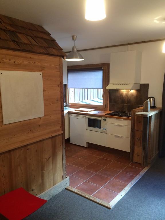 Chambre D'Hote La Tour Du Merle Le Villard  객실 사진