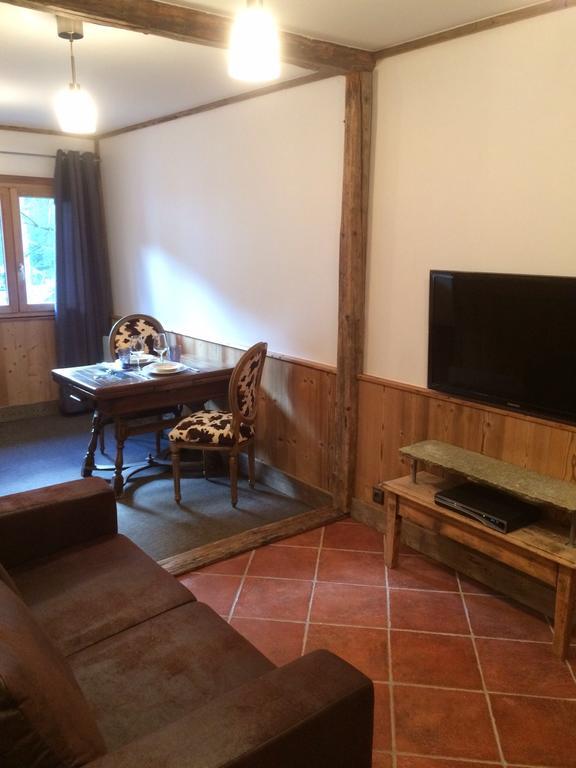 Chambre D'Hote La Tour Du Merle Le Villard  객실 사진